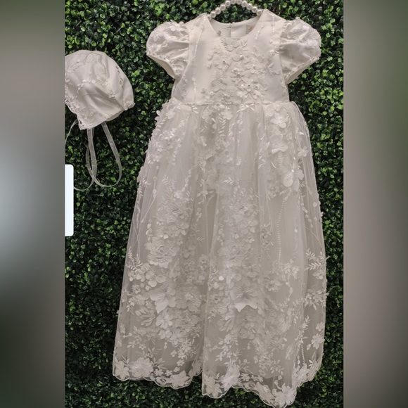 Princess Daliana 3D Floral Lace Full Length Dress with bonnet size: 9 months - Picture 5 of 9